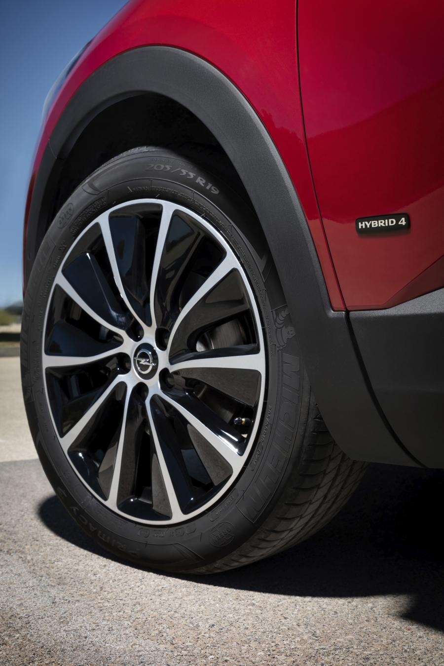 Колеса Opel Grandland X Hybrid4 2019 года  (фото 9 из 42)